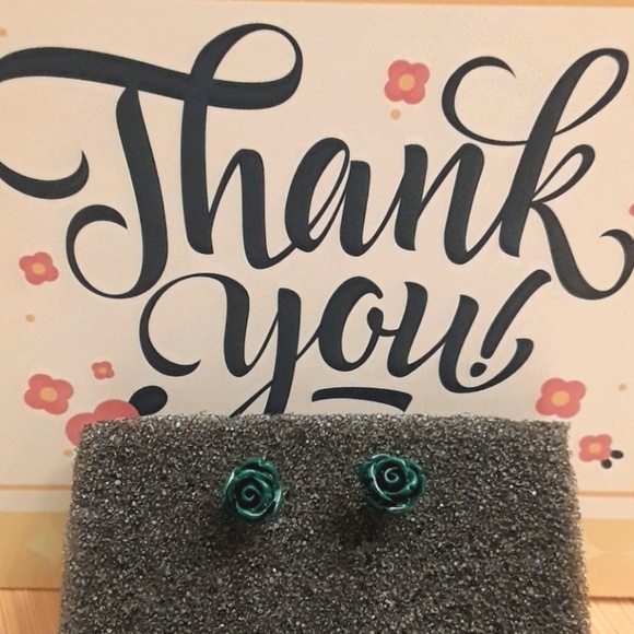 NEW Forest Green Roses - Picture 2 of 6